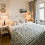 Strandhotel Kurhaus 于斯德