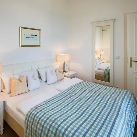 Strandhotel Kurhaus 4* جويست