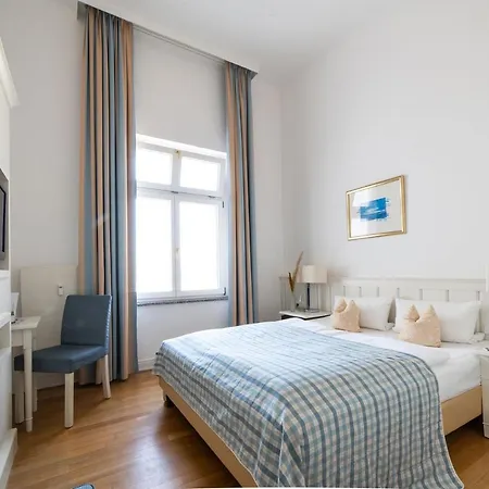 酒店 Strandhotel Kurhaus 4*