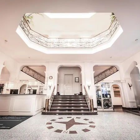 Strandhotel Kurhaus 于斯德