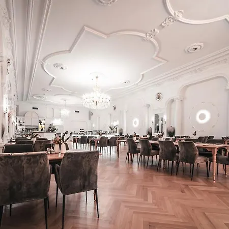 Strandhotel Kurhaus 4*