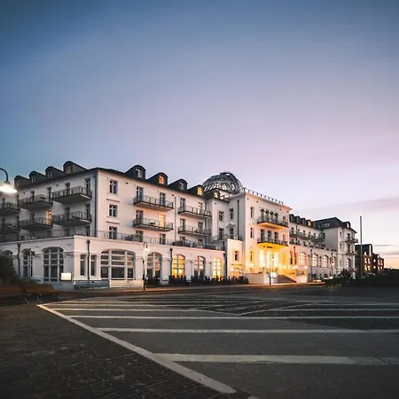 Strandhotel Kurhaus 호텔