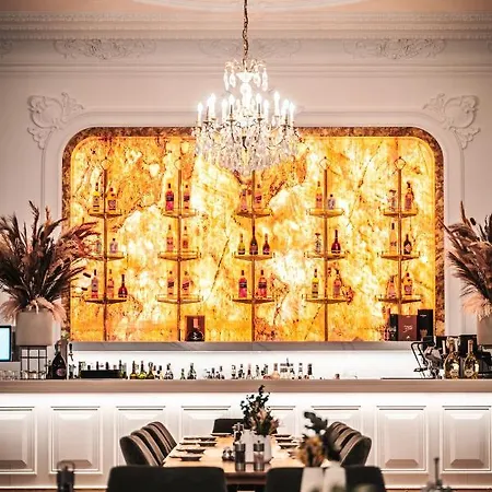 فندق Strandhotel Kurhaus 4*