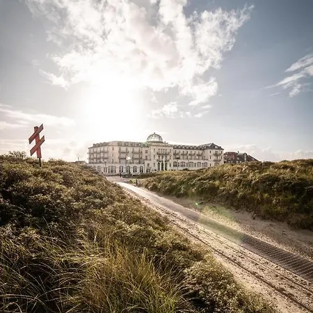 فندق Strandhotel Kurhaus 4*