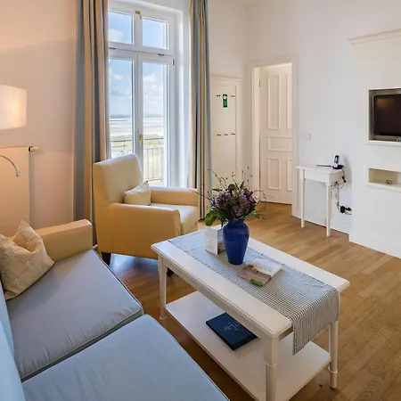 Strandhotel Kurhaus 于斯德
