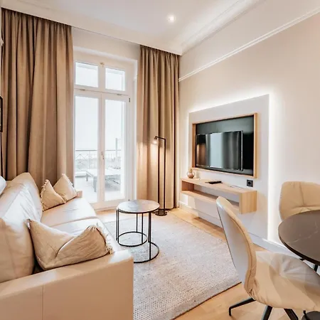 Strandhotel Kurhaus 酒店 于斯德