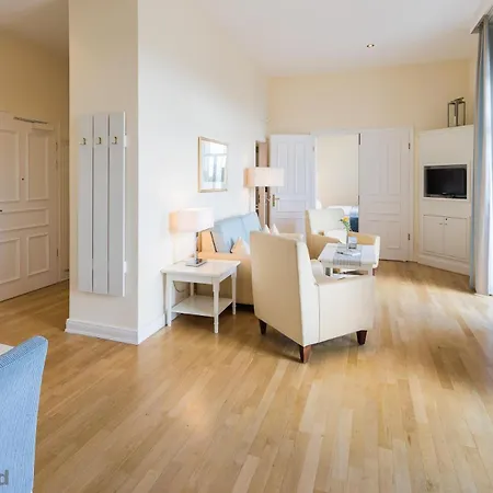 فندق Strandhotel Kurhaus 4*