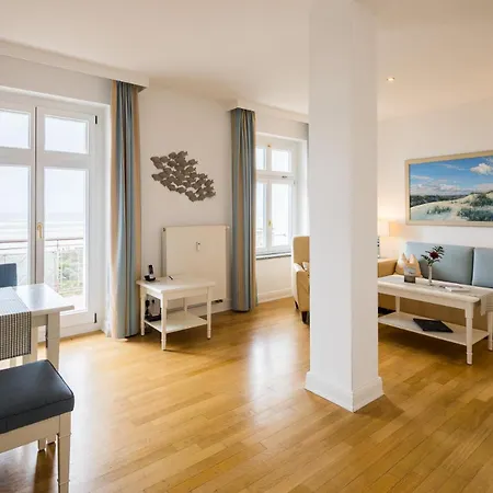 Strandhotel Kurhaus 4* 于斯德