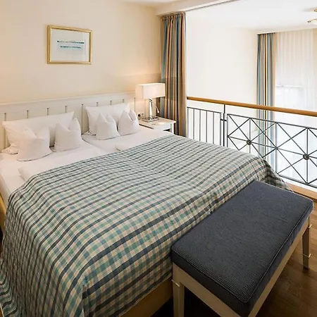 호텔 Strandhotel Kurhaus 4*