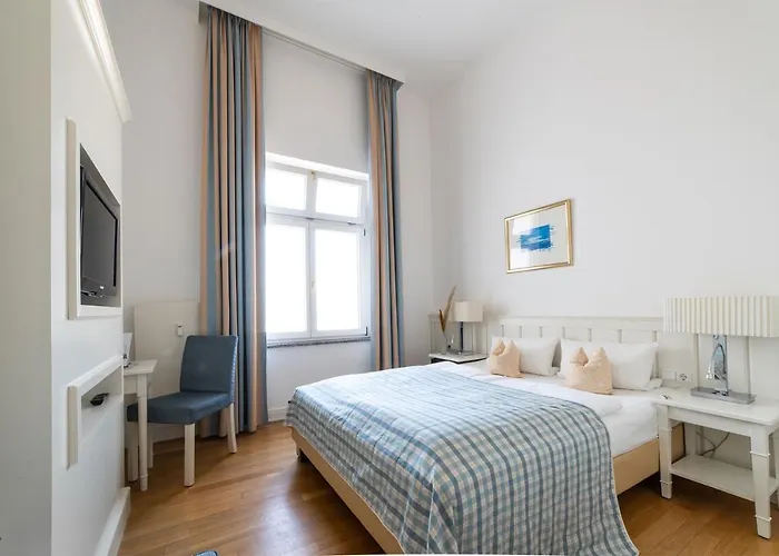 호텔 Strandhotel Kurhaus 4*