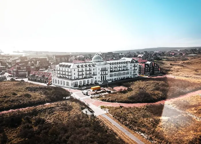 Strandhotel Kurhaus 4*