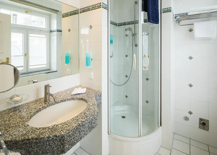 호텔 Strandhotel Kurhaus 4*